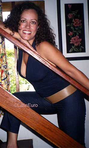 Date this hard body Brazil girl Andrea from PORTO B9226