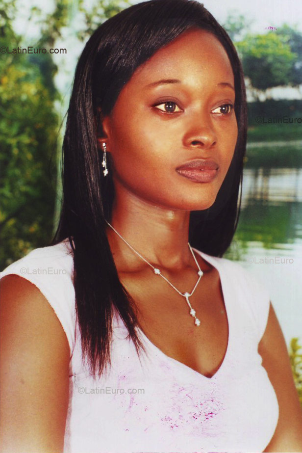 Date this voluptuous Any Country girl Huguette from  A9541