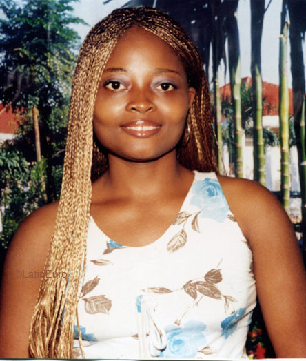 Date this good-looking Cameroon girl Suzanne- from Yaounde A9703