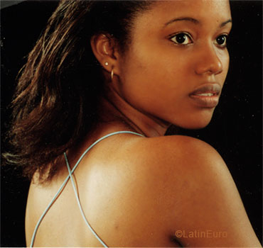 Date this passionate Ivory Coast girl Emy from Abidjan A9717