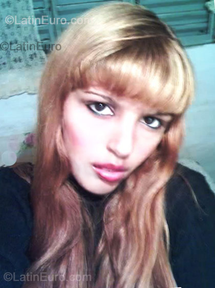 Date this nice looking Brazil girl Flavia from Garca B-121