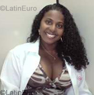 Date this voluptuous Brazil girl Ilzalee from Sao Jose Dos Pinhais B-172