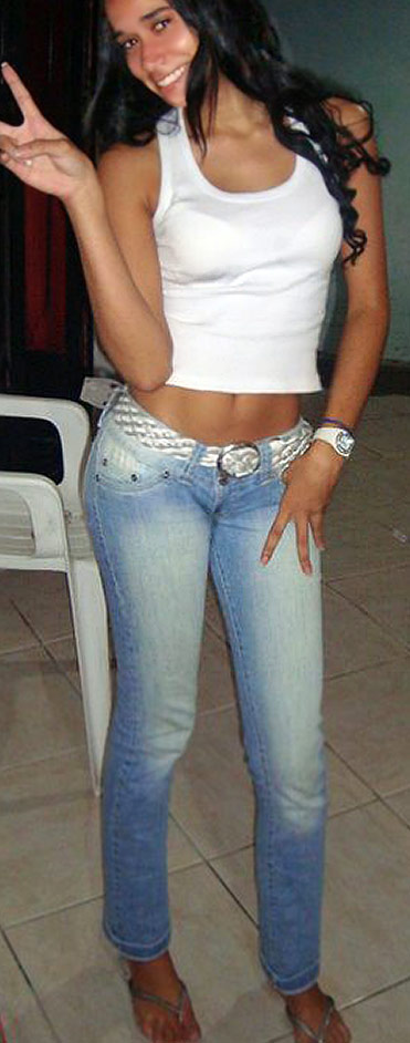 Date this athletic Brazil girl Aglaupi from Rio de Janeiro B-220