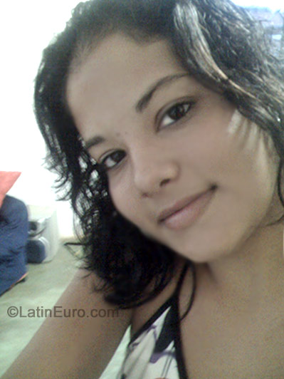 Date this nice looking Brazil girl Carolina from Barretos B-235