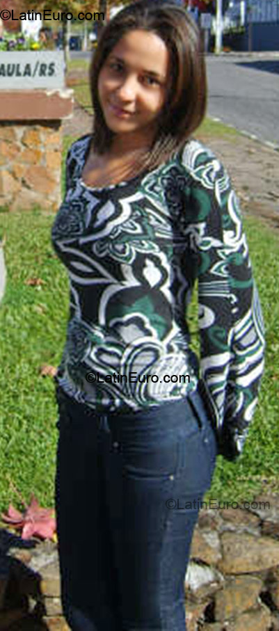 Date this sultry Brazil girl Damiana from  B-280