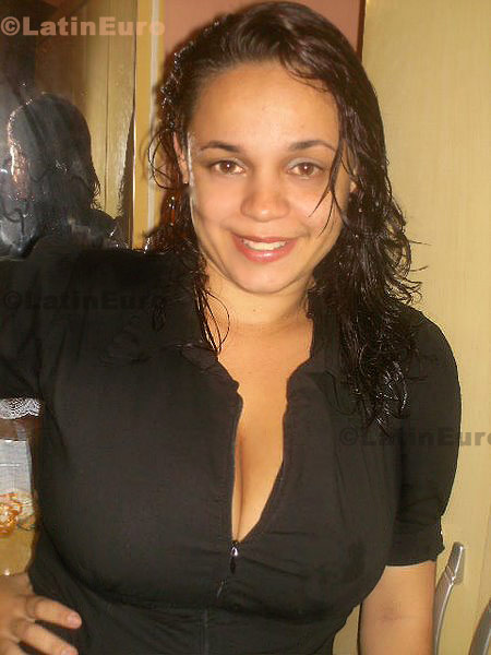 Date this charming Brazil girl Andressa from Mage B-31