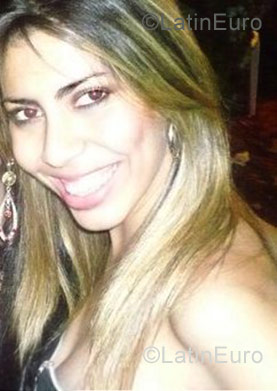 Date this foxy Brazil girl Fernanda from Uberlandia B1027
