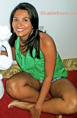 Date this hard body Brazil girl Kellen from Salvador B103