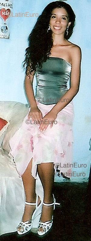 Date this pretty Brazil girl Sara from Itaparica B1050