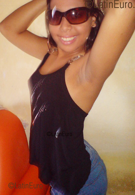 Date this cute Brazil girl Flavine from Lorena B1076