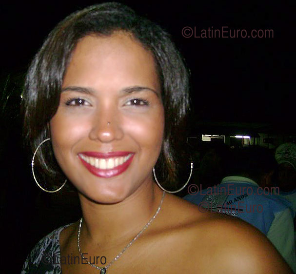 Date this stunning Brazil girl Ana from Araguaina B1078