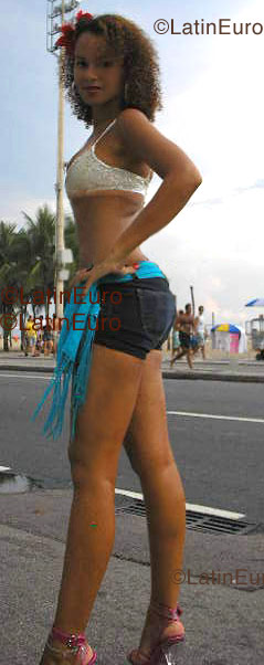 Date this charming Brazil girl Fernanda from Rio De Janeiro B1152