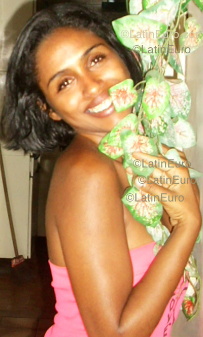 Date this attractive Brazil girl Adrina from Rio de Janeiro B1205