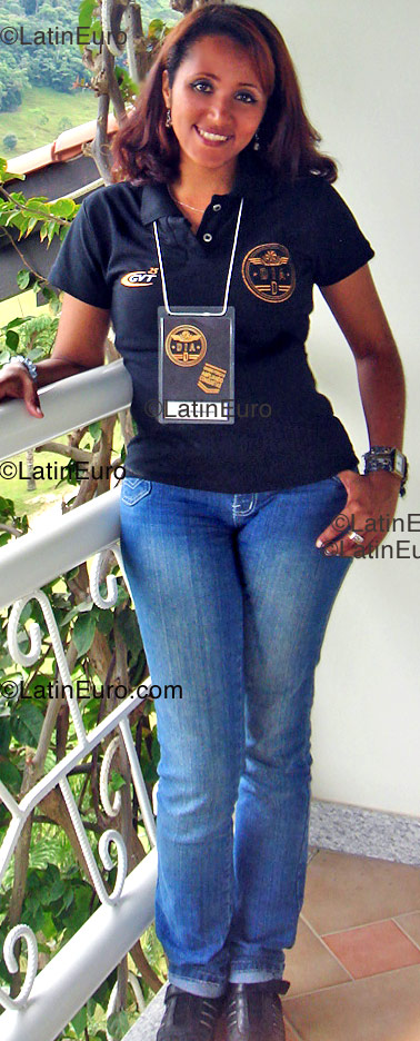 Date this athletic Brazil girl Fabiola from Campo Magro B1221