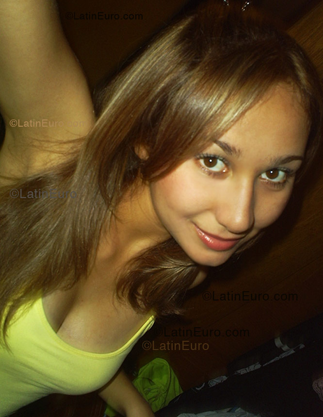 Date this young Brazil girl Alessandra from Campinas B1283