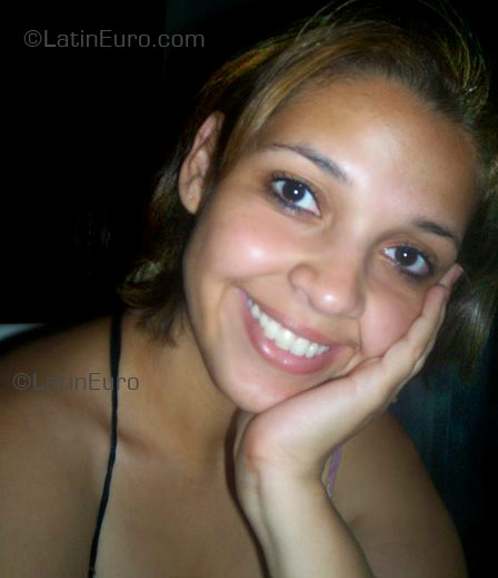 Date this gorgeous Brazil girl Janaina from Rio Verde B1310