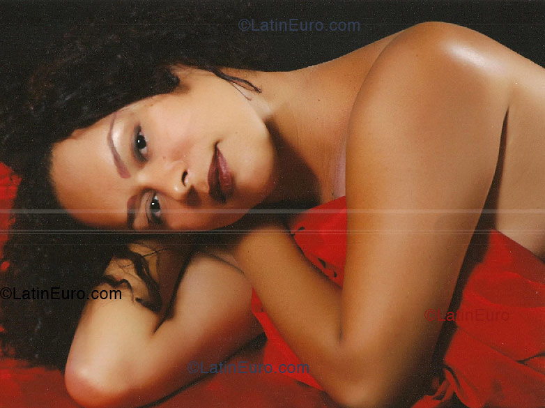 Date this hot Brazil girl Cristiani from Vitoria B1331