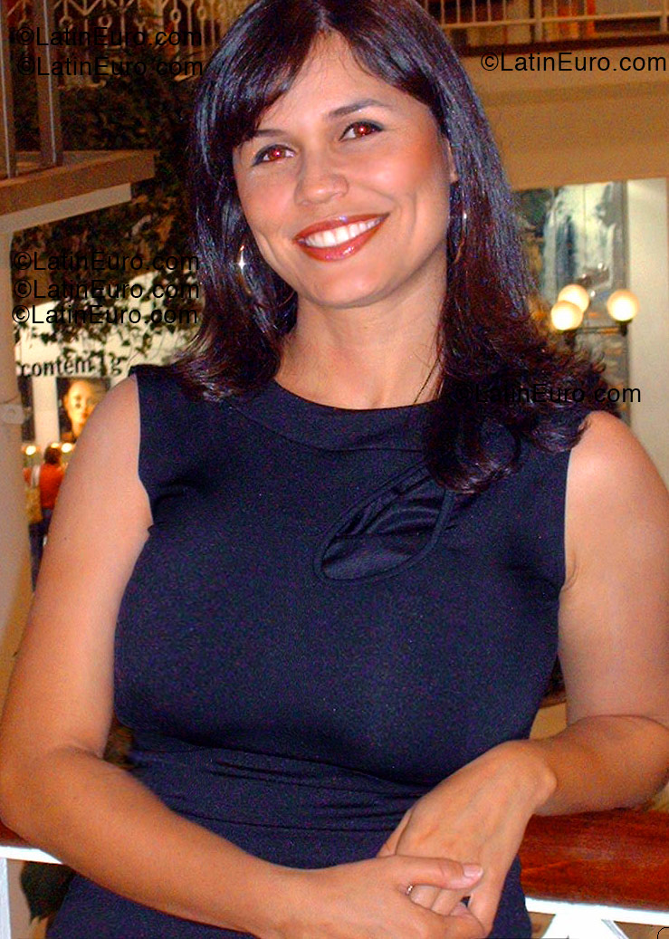 Date this young Brazil girl Elizabeth from Belo Horizonte B1339