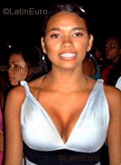 Date this attractive Brazil girl Maria from Fortaleza B1356