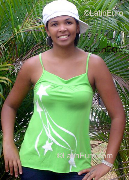 Date this fun Brazil girl Nilcileia from Itaperuna B1368