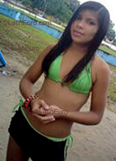 Date this charming Brazil girl Sara from Belem B1379