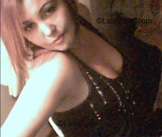 Date this beautiful Brazil girl Daniella from Santos B1431