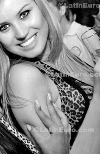 Date this hot Brazil girl Evelin from Curitiba B151