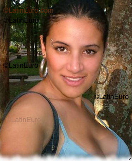 Date this tall Brazil girl Celina from Pindamonhagaba B1556