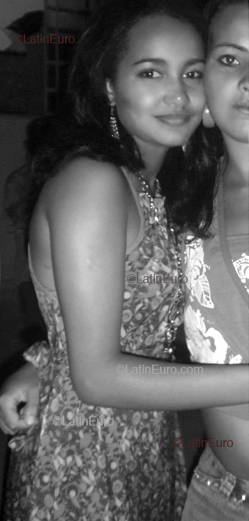 Date this attractive Brazil girl Debora- from Sao Domingos Das Dores B1564
