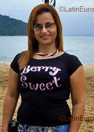Date this attractive Brazil girl Luciane from Caraguatatuba B1568