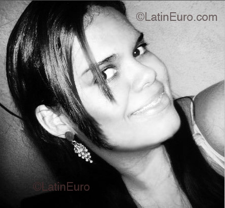 Date this fun Brazil girl Kelly from Cuiaba B1570