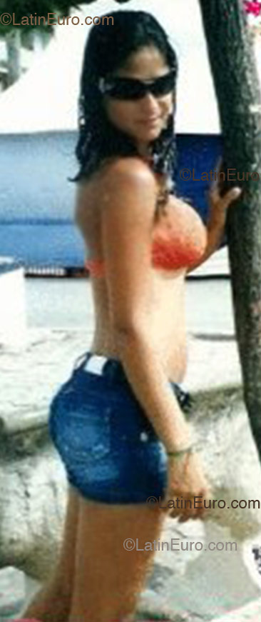 Date this beautiful Brazil girl Erika from Mantena B1573