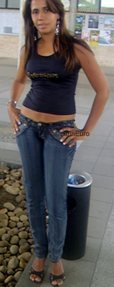 Date this athletic Brazil girl Edily from Feira de Santana B1614