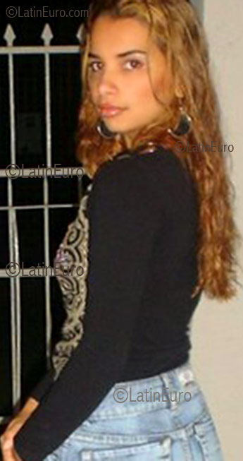 Date this gorgeous Brazil girl Sara from Vila Velha B1633