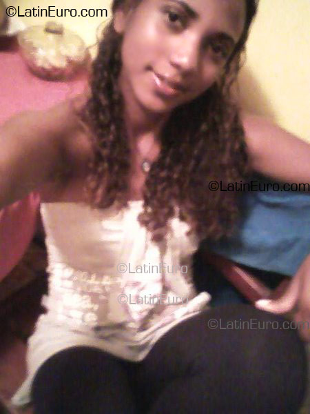 Date this nice looking Brazil girl Raquel from Hortolandia B1667