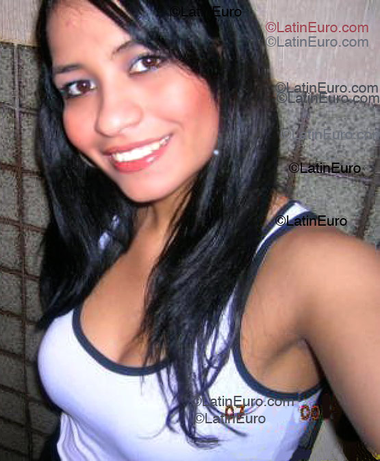 Date this lovely Brazil girl Flavia from Campos Dos Goytacazes B1701