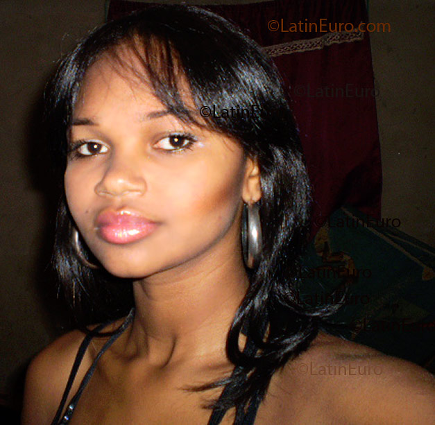 Date this cute Brazil girl Nayana from  B1796