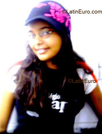 Date this gorgeous Brazil girl Thays from Belem B1862