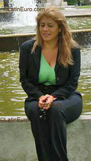 Date this pretty Brazil girl Mara from Goiania B1864