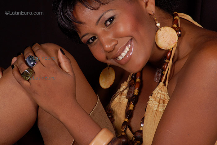 Date this hot Brazil girl Diomar from  B1899