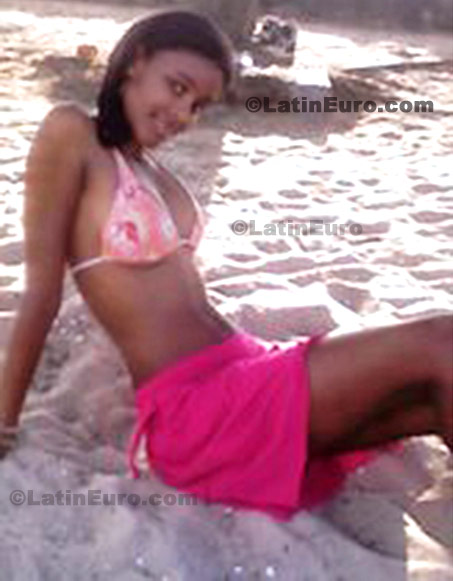 Date this delightful Brazil girl Lilia from Ubatuba B190