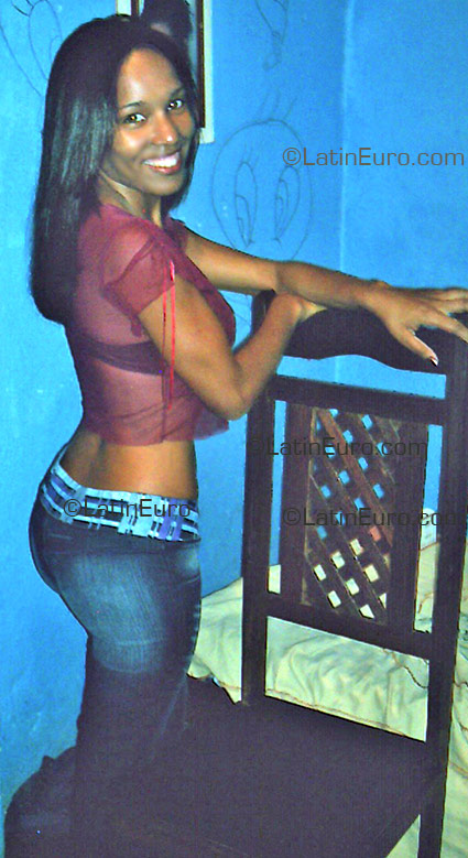 Date this hard body Brazil girl Elizandra from Contagem B1904