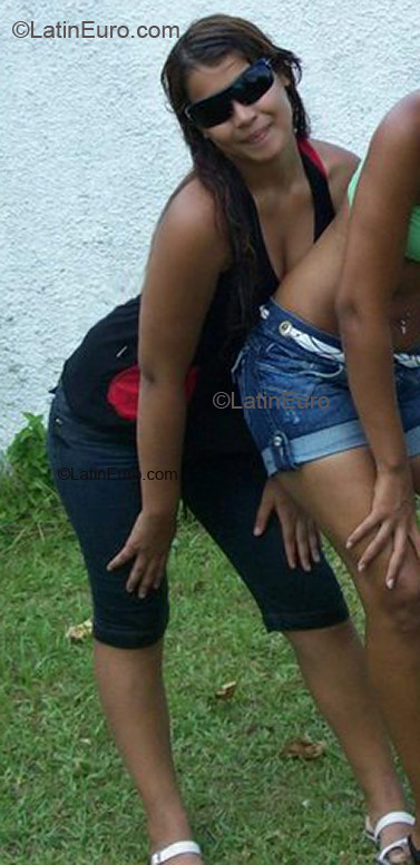 Date this voluptuous Brazil girl Sheyline from Rio de Janeiro B1923