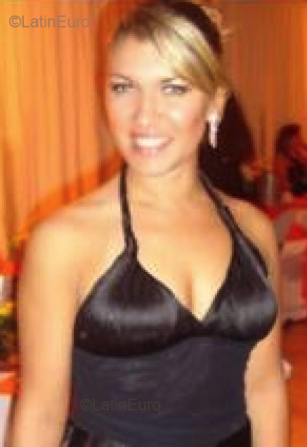 Date this good-looking Brazil girl Vanize- from Porto Alegre B1930