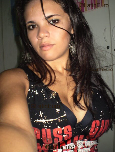 Date this gorgeous Brazil girl Cinthia from Fortaleza B1989