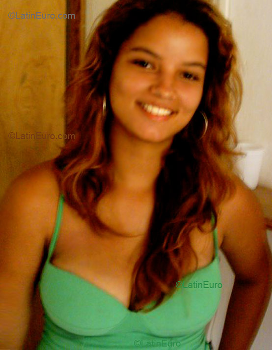 Date this stunning Brazil girl Cinthya from Maceio B1993