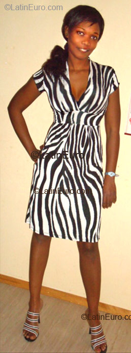 Date this happy Brazil girl Lathifa from Munich B2017