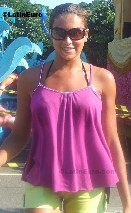 Date this good-looking Brazil girl Adriana from Nova Iguacu B202