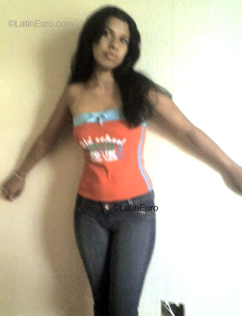 Date this delightful Brazil girl Claudia from Ceilandia B2027