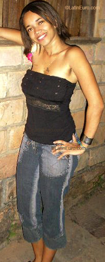 Date this hot Brazil girl Gina from  B2041